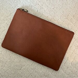 NEW Madewell The Leather Pouch Clutch in English Saddle
